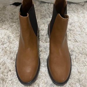 Women’s boots size 6.5